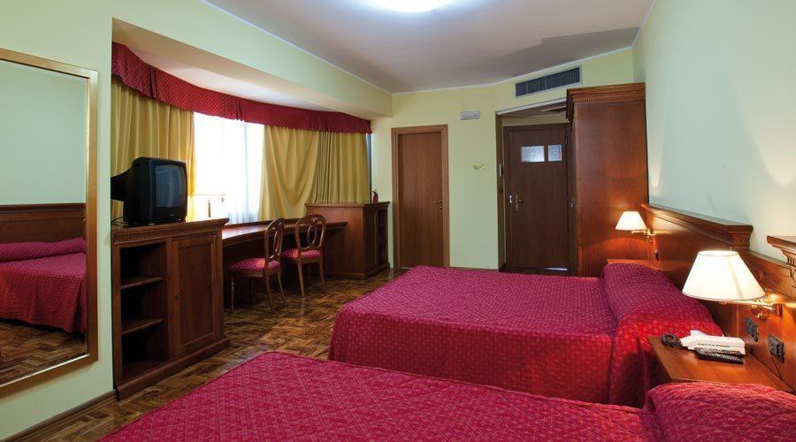 Albergo Ristorante Uliveto Veroli Exterior photo